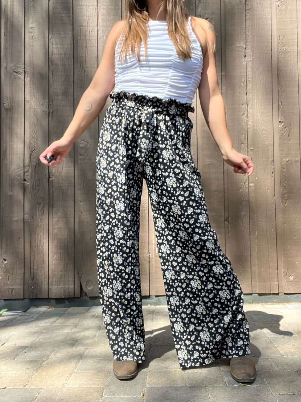 Olivia Rose Black Floral Wide Leg Pants – 90s Ditsy Daisy Print (Size M)